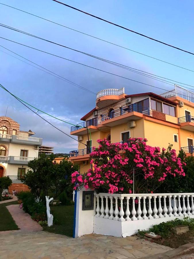 Vila Laura Pasha *
